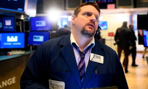 Bán tháo vì biến chủng mới của Covid-19: Dow Jones bay 900 điểm, giá dầu bốc hơi 13%, Bitcoin sụt 8%