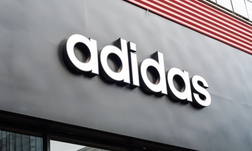 Adidas đang 