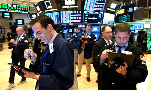 S&P 500 bốc hơi 1,9%, giá dầu bay hơn 5% vì nỗi lo Omicron và phát biểu của Chủ tịch Fed