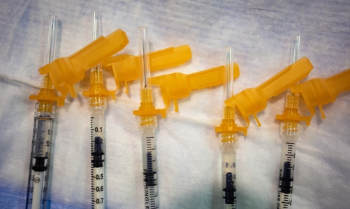 Nghiên cứu của Đại học Oxford: Tiêm kết hợp vaccine Covid mang lại hiệu quả tích cực