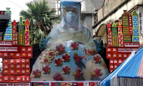 Nhà giàu Ấn Độ đổ xô sang Mỹ, Dubai tiêm mũi vaccine tăng cường