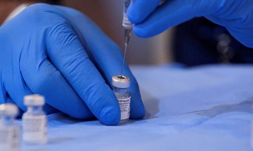 CEO Pfizer: Có thể phải tiêm mũi vaccine thứ tư sớm hơn để chống biến chủng Omicron