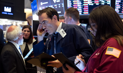 Chứng khoán Mỹ tăng liền 3 phiên, giá dầu hồi lại mốc 75 USD/thùng