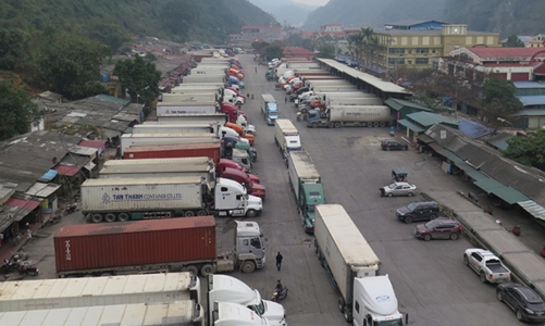 Hàng hóa tiếp tục 