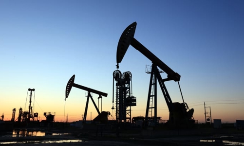 Dầu tụt giá do nghi ngờ về tác dụng của vaccine với biến chủng Omicron