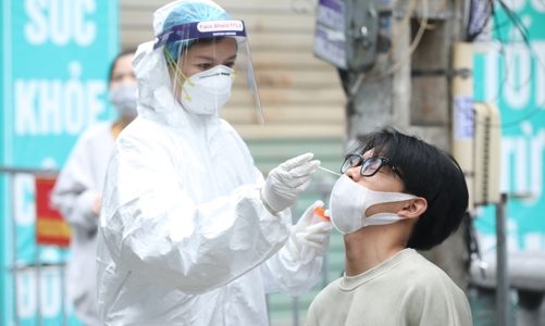 Ngày 15/12: Thêm 15.527 ca nhiễm mới, Hà Nội vượt 1.000 ca