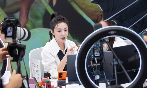 Một người bán hàng livestream ở Trung Quốc bị phạt 210 triệu USD vì trốn thuế