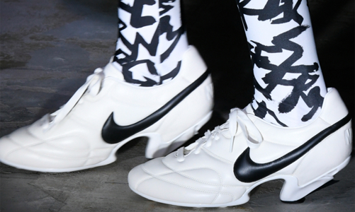 Đôi sneaker cao gót Comme des Garçons đang cháy hàng 