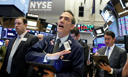 S&P 500 và Dow Jones cùng lập kỷ lục mới, giá dầu lên cao nhất 1 tháng