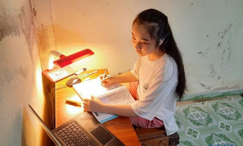 Ủy ban MTTQ Việt Nam thành phố Hà Nội phân bổ hơn 8,69 tỷ đồng mua máy vi tính cho học sinh nghèo