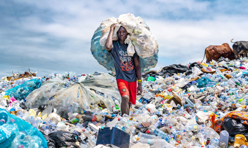 Tiến tới một hiệp ước toàn cầu về ô nhiễm nhựa đại dương