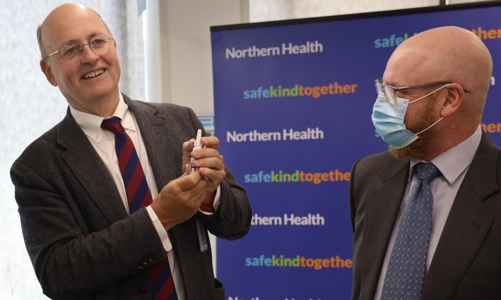 Australia sắp thử nghiệm lâm sàng thuốc xịt ngừa lây nhiễm Covid-19