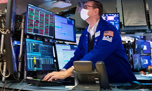 S&P 500 giảm liền 5 phiên, giá dầu đi xuống, Bitcoin vẫn trượt dốc