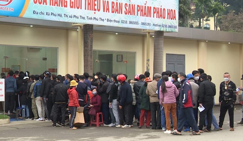 Pháo hoa của nhà máy Z121 “cháy hàng”