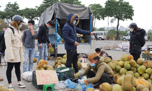 Nông sản tiếp tục “gặp hạn” đầu năm, thêm cửa khẩu tại Lào Cai dừng nhận xe chở trái cây