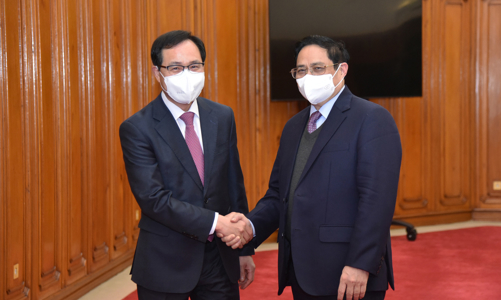 Thủ tướng: Chính phủ sẵn sàng hỗ trợ Samsung tìm địa điểm đầu tư nhà máy pin công nghệ cao