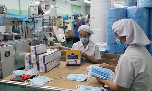 Tạm ngừng kinh doanh tạm nhập, tái xuất mặt hàng khẩu trang y tế, găng tay y tế