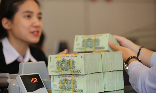 Lãi suất qua đêm bất ngờ vọt thẳng đứng