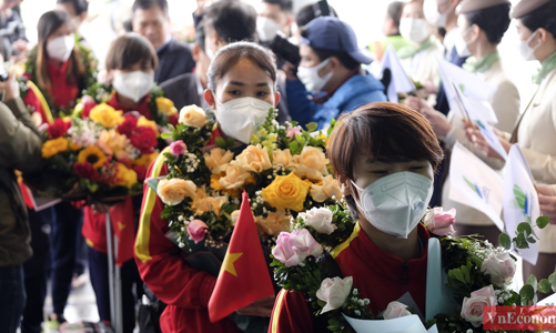 Đội tuyển bóng đá nữ về nước, chuẩn bị nhận “mưa” tiền thưởng