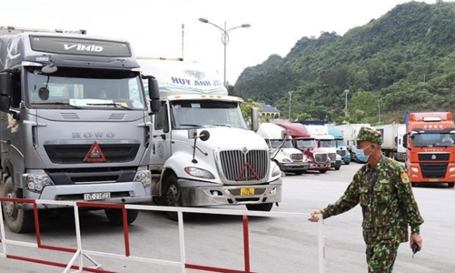 Xe chờ xuất khẩu tại cửa khẩu Lạng Sơn tăng nhanh, nguy cơ tái ùn tắc
