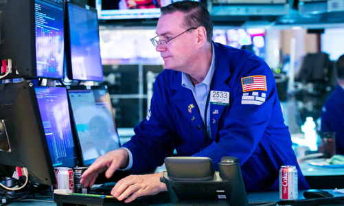 Nguy cơ Nga tấn công Ukraine khiến Dow Jones “bay” 500 điểm, giá dầu tăng vọt 5%, Bitcoin giảm