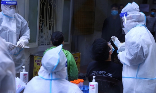 Ngày 12/2: Thêm 27.311 ca nhiễm mới, ca cộng đồng tăng mạnh với hơn 19.000