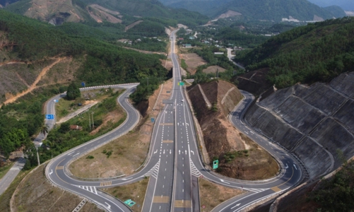 Đề xuất tháo gỡ vướng mắc pháp lý để đẩy nhanh tiến độ cao tốc Bắc - Nam 