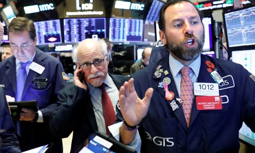 Dow Jones “bay” hơn 600 điểm vì căng thẳng Nga-Ukraine leo thang trở lại, dầu hồi giá, Bitcoin lao dốc