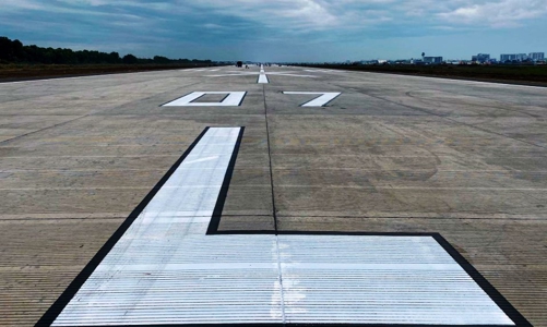 Đóng cửa tạm thời một đường băng sân bay Tân Sơn Nhất