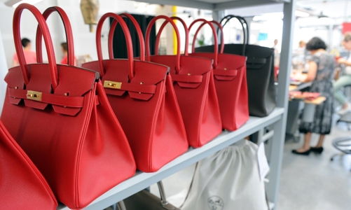 Cung không đủ cầu, Hermes mở thêm 3 nhà máy đồ da