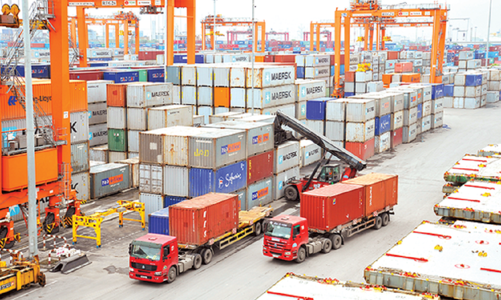 Xuất siêu đầu năm: Mừng ít lo nhiều?