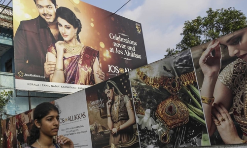 Vì sao các thương hiệu xa xỉ nhắm tới nhóm khách hàng Bollywood?