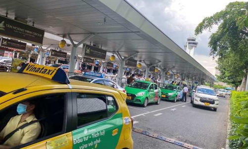 Giải quyết dứt điểm taxi dù chèo kéo, ép giá hành khách tại sân bay Tân Sơn Nhất
