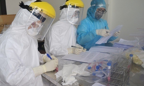 Ngày 24/2: Số ca nhiễm mới tăng mạnh lên 69.128, Hà Nội 8.864 ca