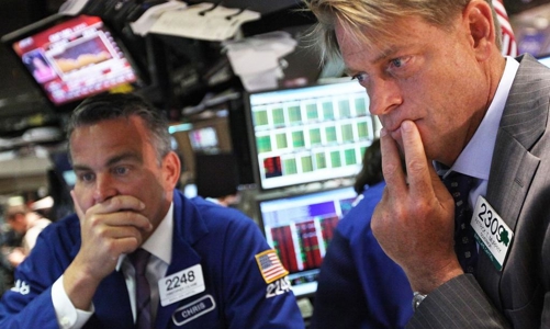 Dow Jones “bốc hơi” gần 600 điểm, giá dầu tăng 11%, Bitcoin giữ đà đi lên