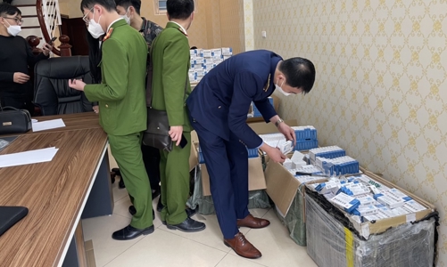 Thu giữ hàng nghìn sản phẩm thuốc điều trị, kit test Covid-19 không rõ nguồn gốc