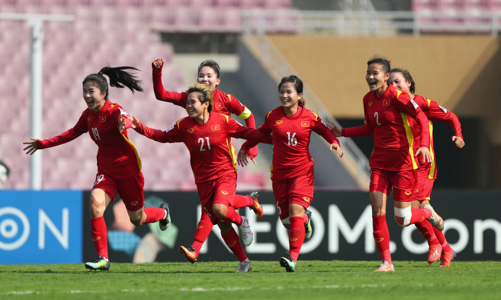 Tuyển bóng đá nữ Việt Nam hưởng trọn 
