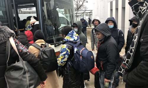 Tổ chức chuyến bay đưa khoảng 900 người Việt ở Ukraine về nước