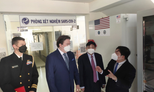 Việt Nam tiếp nhận 34 tủ đông âm sâu bảo quản vaccine từ Mỹ