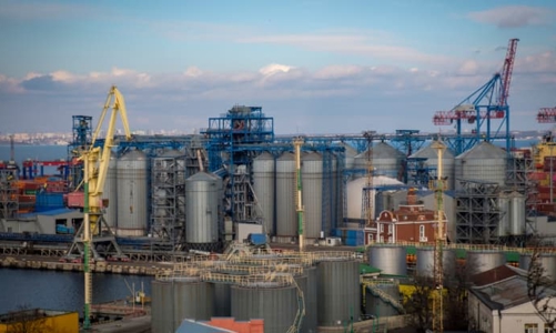 Giá dầu lên gần 140 USD/thùng vì khả năng ngành năng lượng Nga bị trừng phạt, chứng khoán châu Á bán tháo