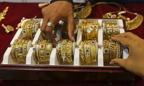 Vàng thế giới ngừng lao dốc, trong nước tái lập mốc 70 triệu đồng/lượng