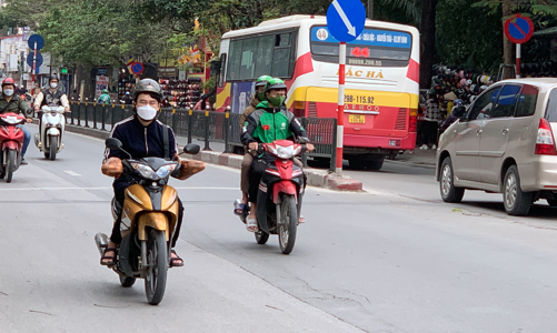 Giá xăng và giá cước xe công nghệ cùng tăng: Tài xế vừa mừng vừa lo
