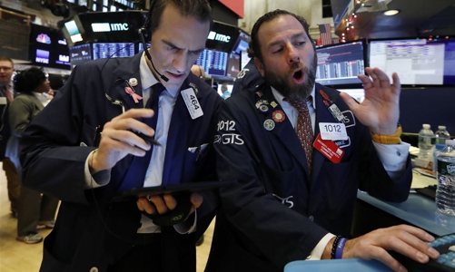 Cả chứng khoán Mỹ và giá dầu cùng giảm trong tuần này