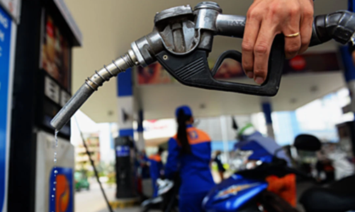 Trình Ủy ban Thường vụ Quốc hội phương án giảm thuế bảo vệ môi trường với xăng dầu trong ngày hôm nay