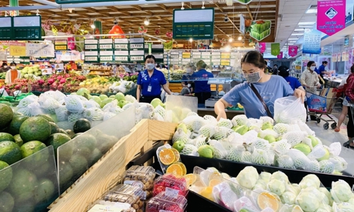 Áp lực tăng giá hàng hóa khiến người dân TP.HCM tiết kiệm hơn