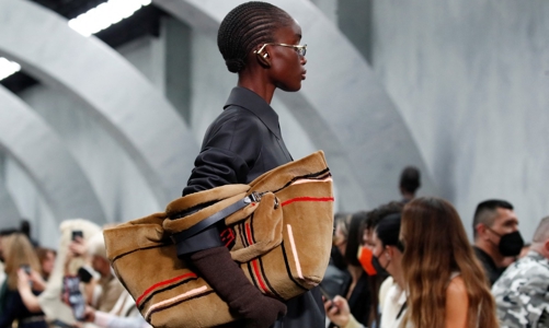 5 mẫu túi xách gây ấn tượng qua các tuần lễ thời trang 2022