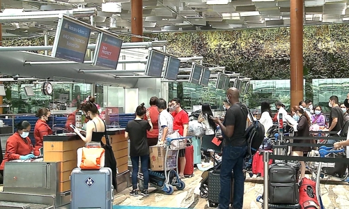 Du khách nước ngoài đầu tiên có mặt tại sân bay Tân Sơn Nhất