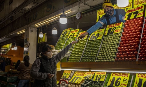 Giá xăng dầu, thực phẩm leo thang đang làm thế giới đảo lộn thế nào?