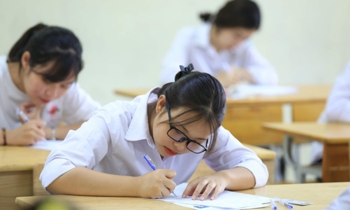 Gần 107.000 thí sinh Hà Nội có mặt tại điểm thi để làm thủ tục tuyển sinh lớp 10