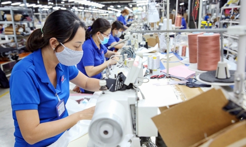 “Không thể hỗ trợ doanh nghiệp chỉ bằng không tăng lương tối thiểu”